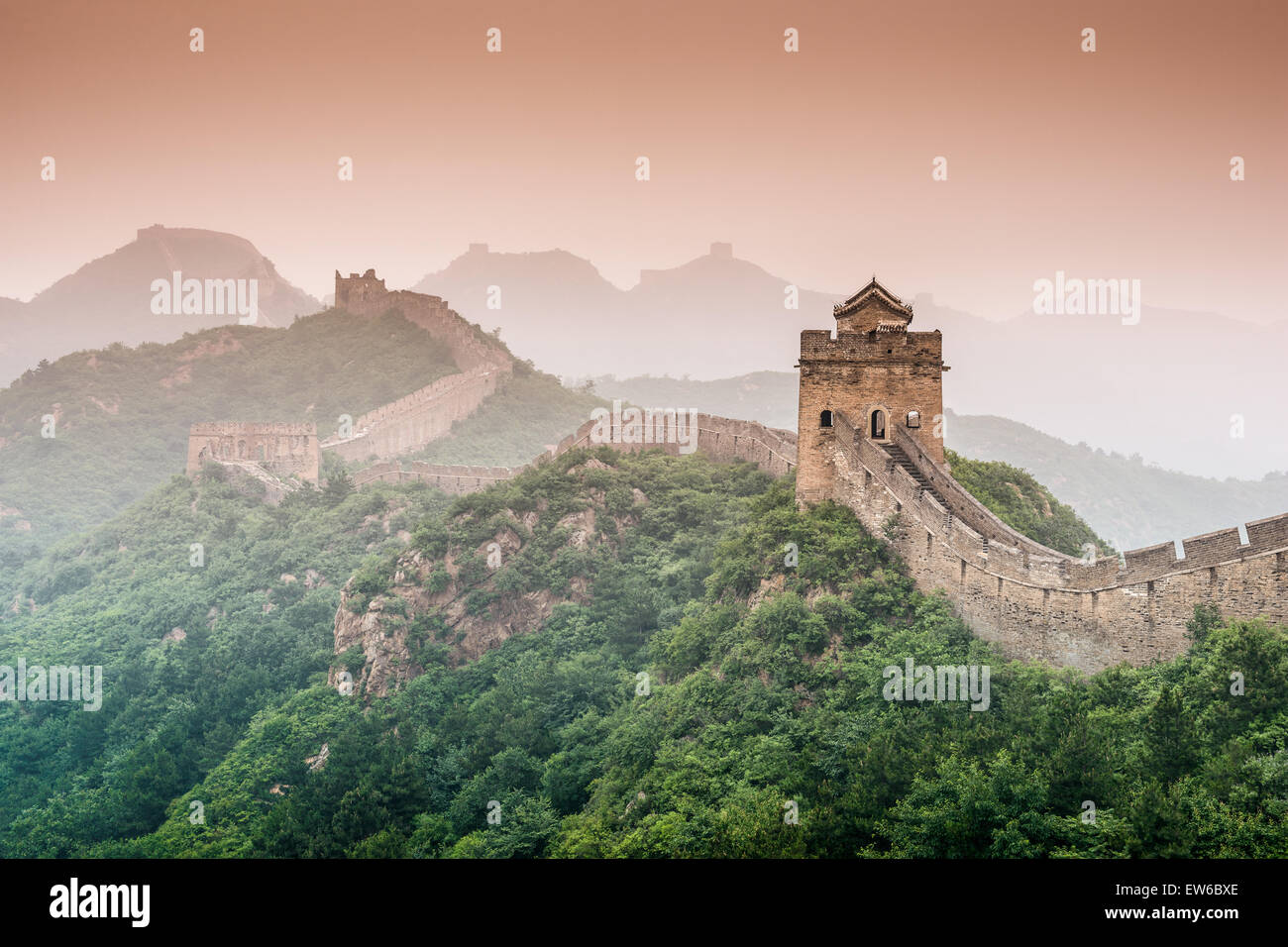 Chinesische Mauer im Abschnitt Jinshanling. Stockfoto