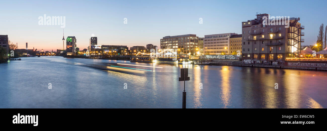 Skyline Berlin, Fluss Spree Media Spree, Skycraper lebenden Ebenen, Mercedes, Berlin Stockfoto
