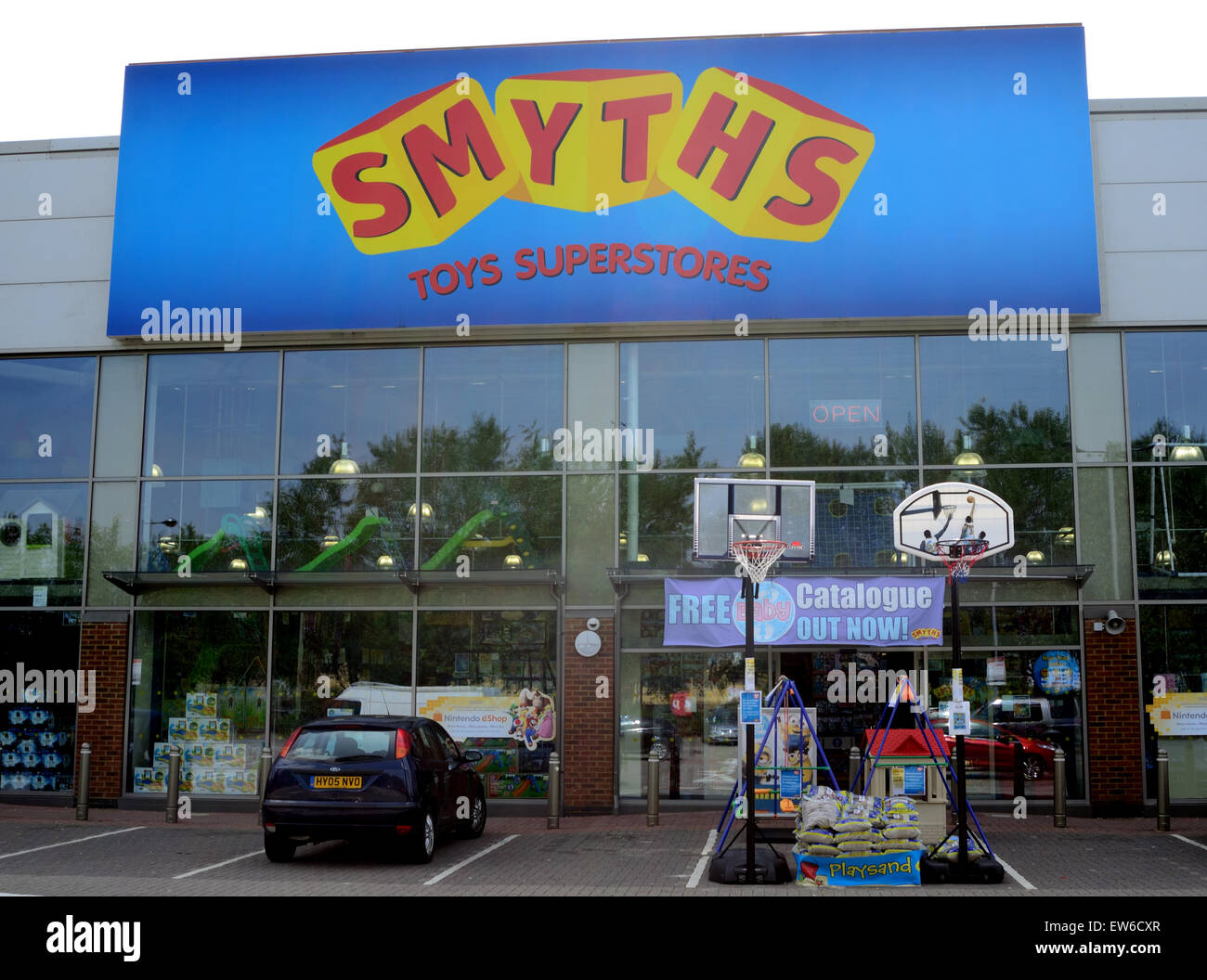 Spielzeugladen Smyths Stockfotos und -bilder Kaufen - Alamy