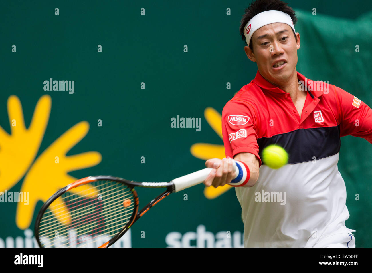 Kei Nishikori (JPN) in Aktion in der zweiten Runde des ATP Gerry Weber Open Tennis Championships in Halle, Deutschland. Nishikori gewann 7-5, 6-1. Stockfoto