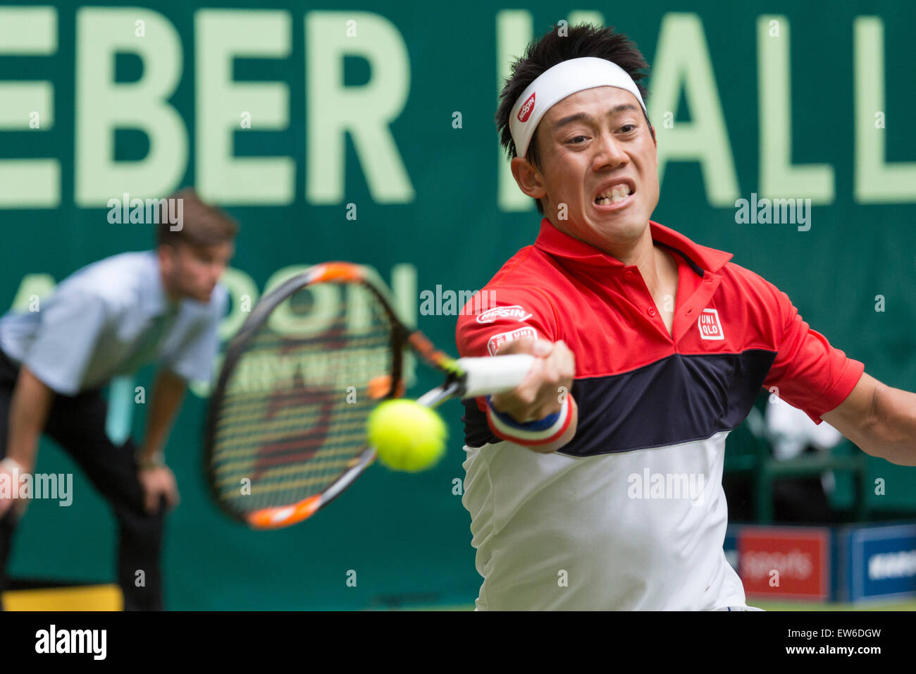 Kei Nishikori (JPN) in Aktion in der zweiten Runde des ATP Gerry Weber Open Tennis Championships in Halle, Deutschland. Nishikori gewann 7-5, 6-1. Stockfoto