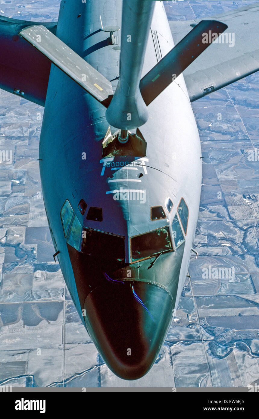 10. Oktober 2013 - USAF KC-135R. Die KC-135 Stratotanker ermöglicht es Kern aerial Betankung für die United States Air Force und hat in dieser Funktion seit mehr als 50 Jahren übertroffen. Diese einzigartige Anlage erhöht die Luftwaffe Fähigkeit, seine Primärmission von globaler Reichweite zu erreichen. Es unterstützt auch Luftaufnahmen Betankung, Luftwaffe, Marine, Marine Corps und Flugzeuge der Alliierten Nation. Die KC-135 ist auch in der Lage, den Transport von Abfall und ambulante Patienten mit Patienten unterstützen Paletten während aeromedical Evakuierungen. Features.Four Turbofan, unter 35 Grad gepfeilten Flügeln, macht t montiert Stockfoto