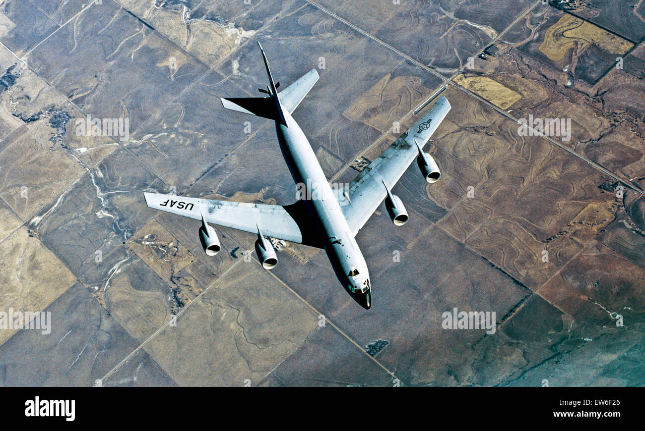 10. Oktober 2013 - USAF KC-135R. Die KC-135 Stratotanker ermöglicht es Kern aerial Betankung für die United States Air Force und hat in dieser Funktion seit mehr als 50 Jahren übertroffen. Diese einzigartige Anlage erhöht die Luftwaffe Fähigkeit, seine Primärmission von globaler Reichweite zu erreichen. Es unterstützt auch Luftaufnahmen Betankung, Luftwaffe, Marine, Marine Corps und Flugzeuge der Alliierten Nation. Die KC-135 ist auch in der Lage, den Transport von Abfall und ambulante Patienten mit Patienten unterstützen Paletten während aeromedical Evakuierungen. Features.Four Turbofan, unter 35 Grad gepfeilten Flügeln, macht t montiert Stockfoto