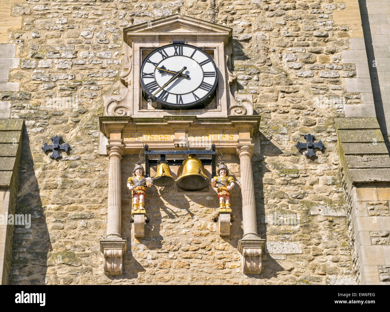 OXFORD CITY UHR UND GLOCKEN AUF DEM CARFAX ODER ST. MARTINS TURM Stockfoto