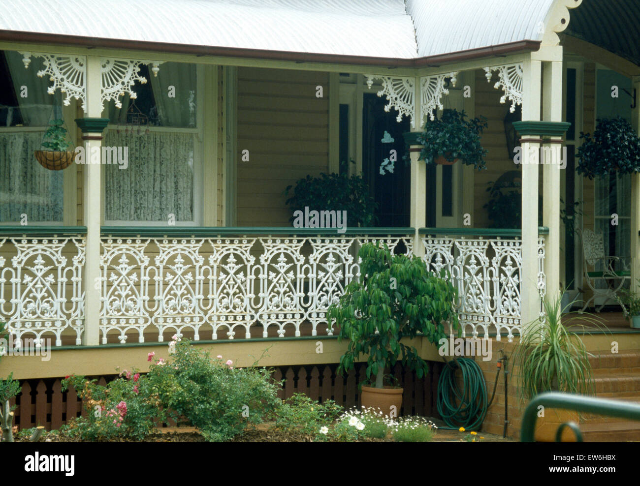 Reich verzierten schmiedeeisernen-Arbeit auf Veranda des viktorianischen Australian Haus Stockfoto