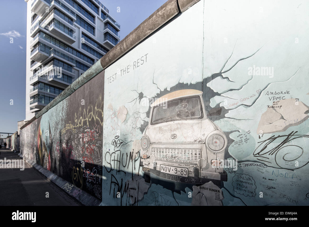 Berlin Wall, East Side Gallery, Living Skyscraper, Immobilien, Berlin, Deutschland Stockfoto