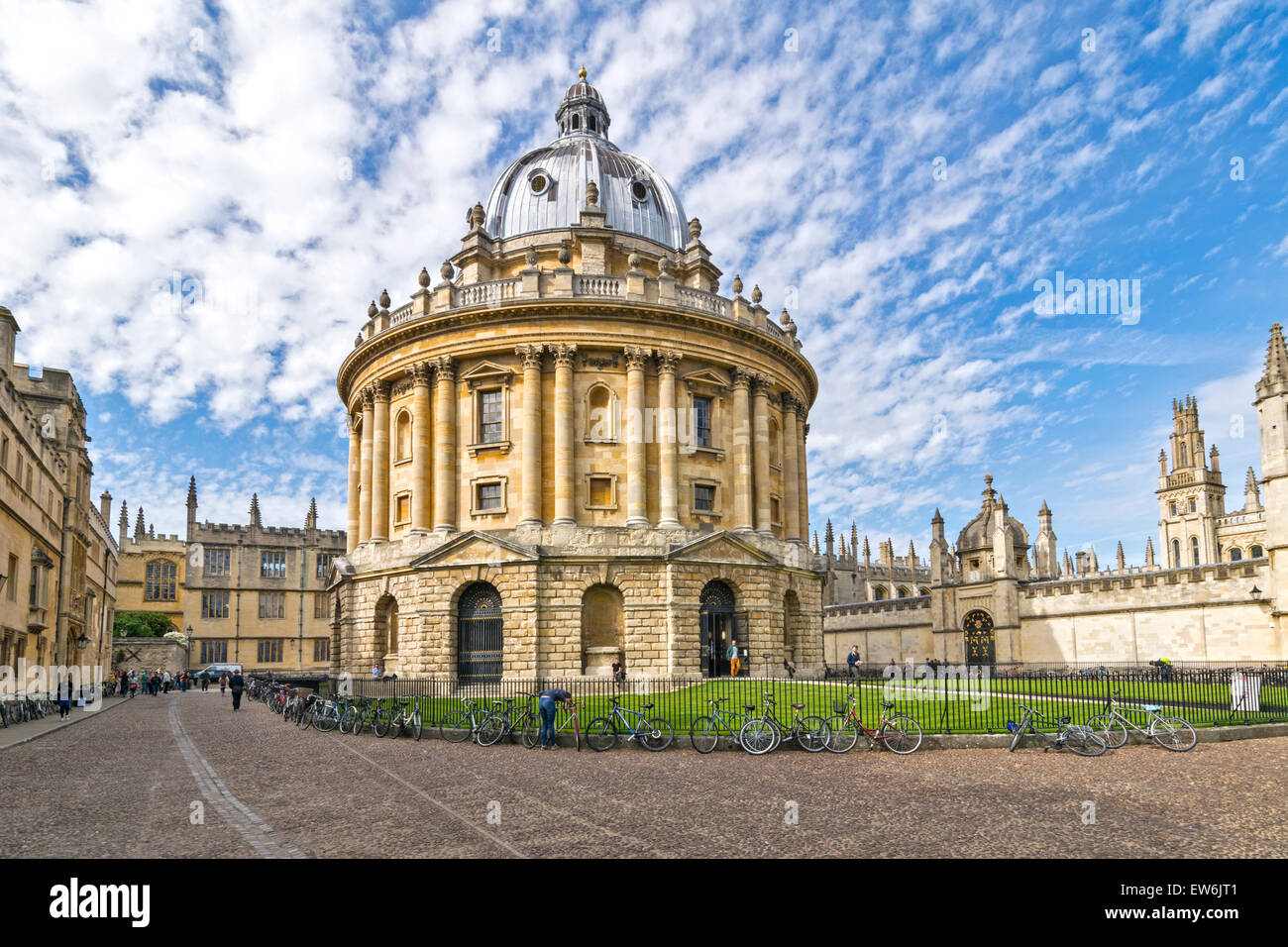 OXFORD CITY DIE RADCLIFFE KAMERA UND REICH VERZIERTE TOR INS ALL SOULS COLLEGE Stockfoto