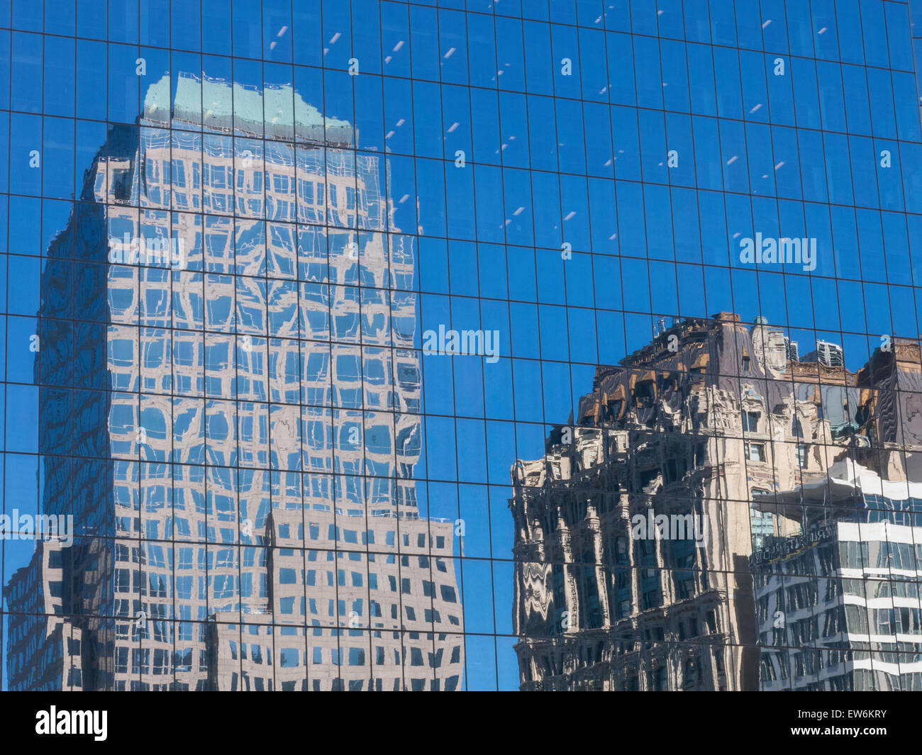 World Financial Center und 90 West Street in Gebäude aus Glas reflektiert, NYC Stockfoto