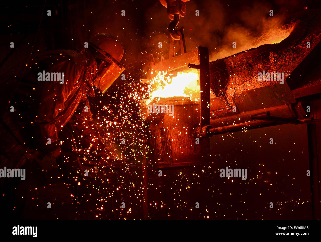 Stahlfabrik, schmelzen Eisen Stockfoto