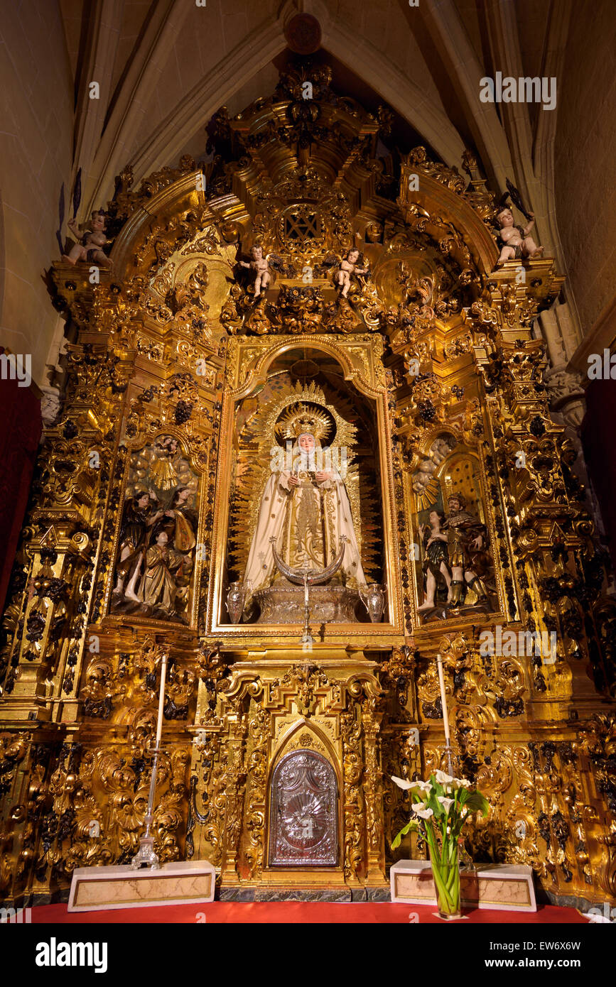 Seite Altar von Mary Queen of Heaven in Sankt Maria Himmelfahrt Basilika in Arcos De La Frontera Spanien Stockfoto