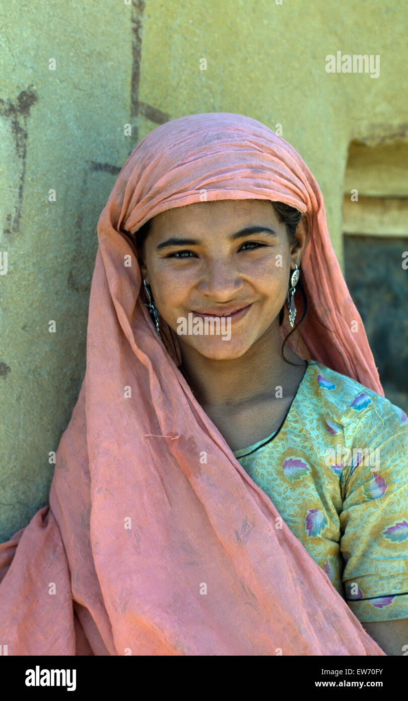 Porträt eines lächelnden jungen indischen Mädchens für nur zur redaktionellen Nutzung Stockfoto