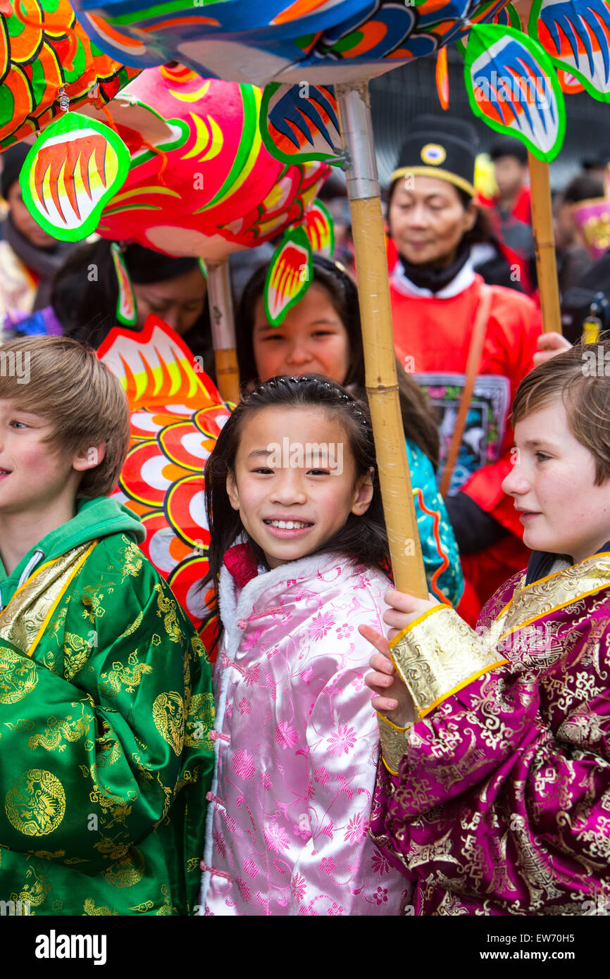 Kinder tragen traditionelle chinesische Kostüm, Chinese New Year in London feiern Stockfoto