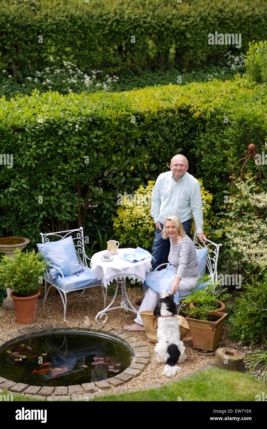 Porträt des Paares im Garten Stockfoto