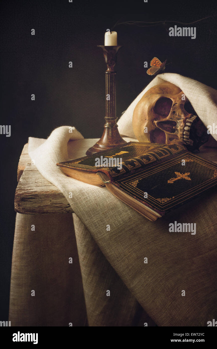 Vanitas; Bibel, Totenkopf, Kerze als Symbol für Leben, Tod und