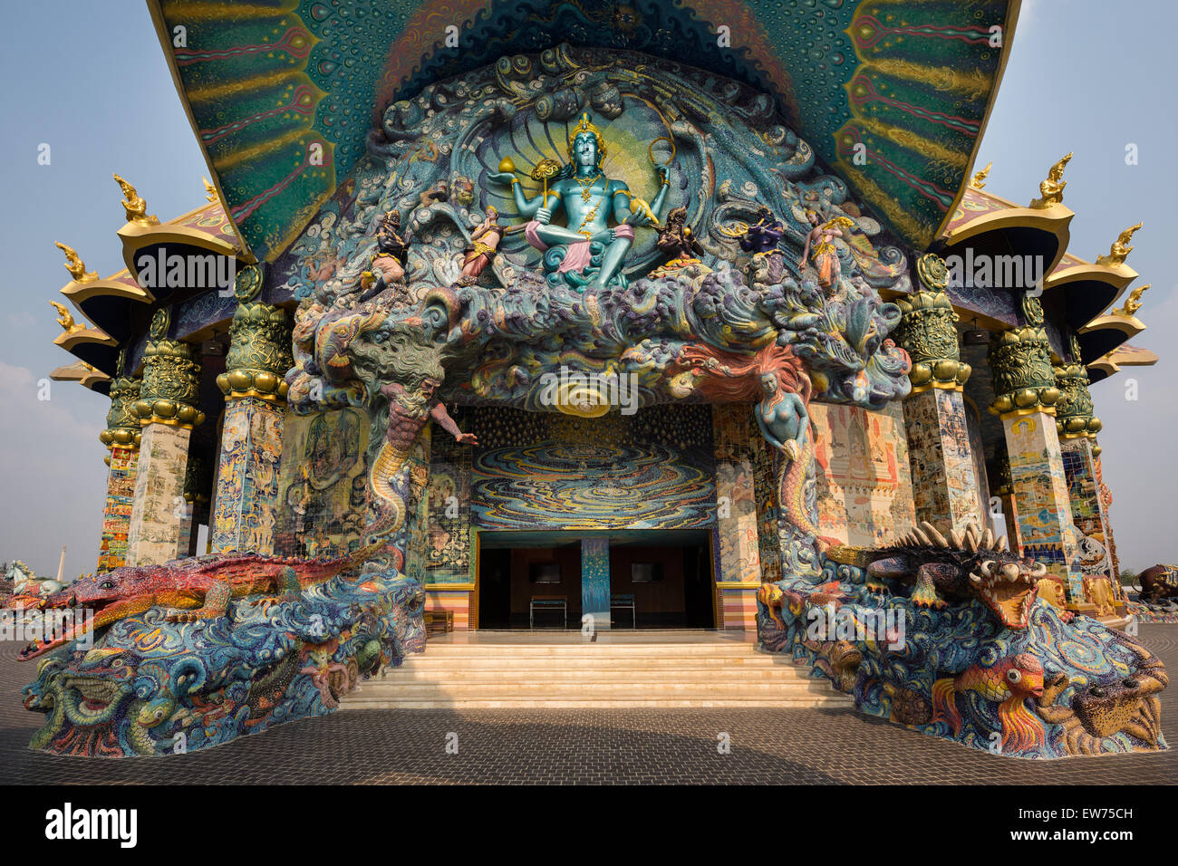 Phra Piroon, Wassergott am westlichen Eingang des Elefanten Tempel Thep Wittayakhom Vihara, Wittayakom, Wat Baan Rai Korat Stockfoto