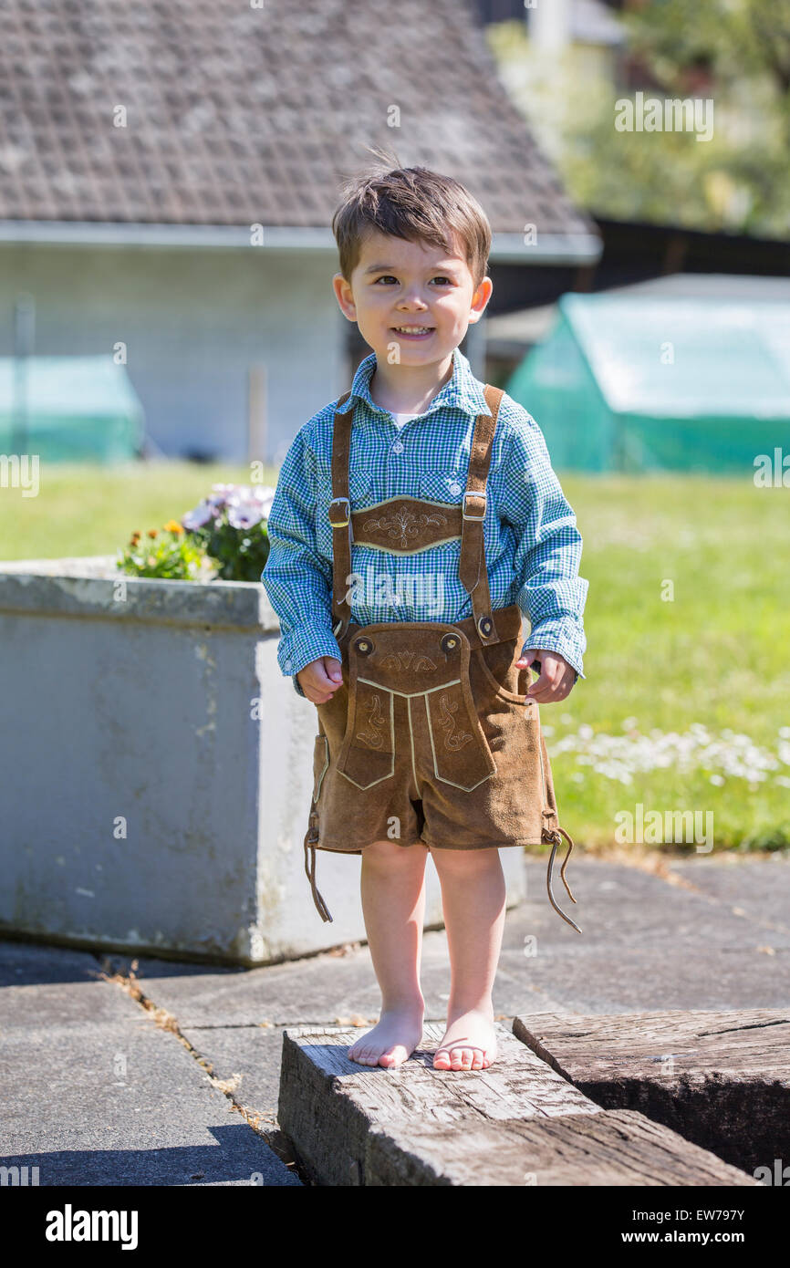 kleiner junge mit lederhose stockfoto bild 84368815 alamy kleiner junge mit lederhose stockfoto bild 84368815 alamy