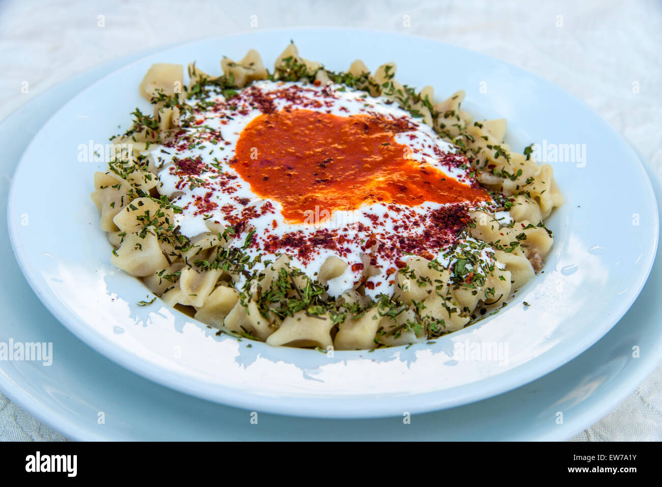 Traditionelle Manti Knödel oder türkische Ravioli serviert in einem Restaurant, Göreme, Kappadokien, Türkei Stockfoto