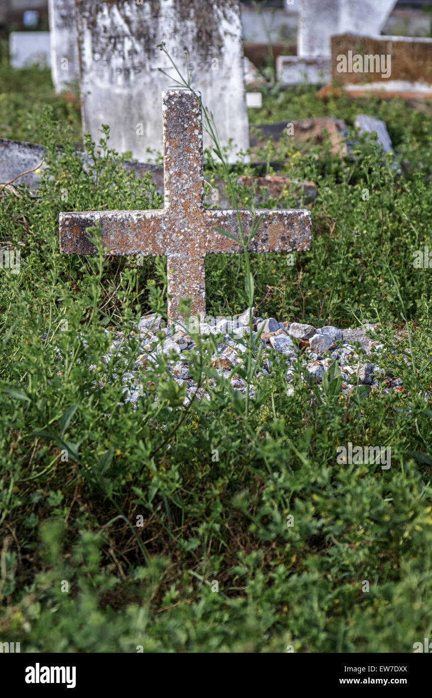 Bauseits Grab auf dem historischen Holt-Friedhof in New Orleans Louisiana überqueren Stockfoto