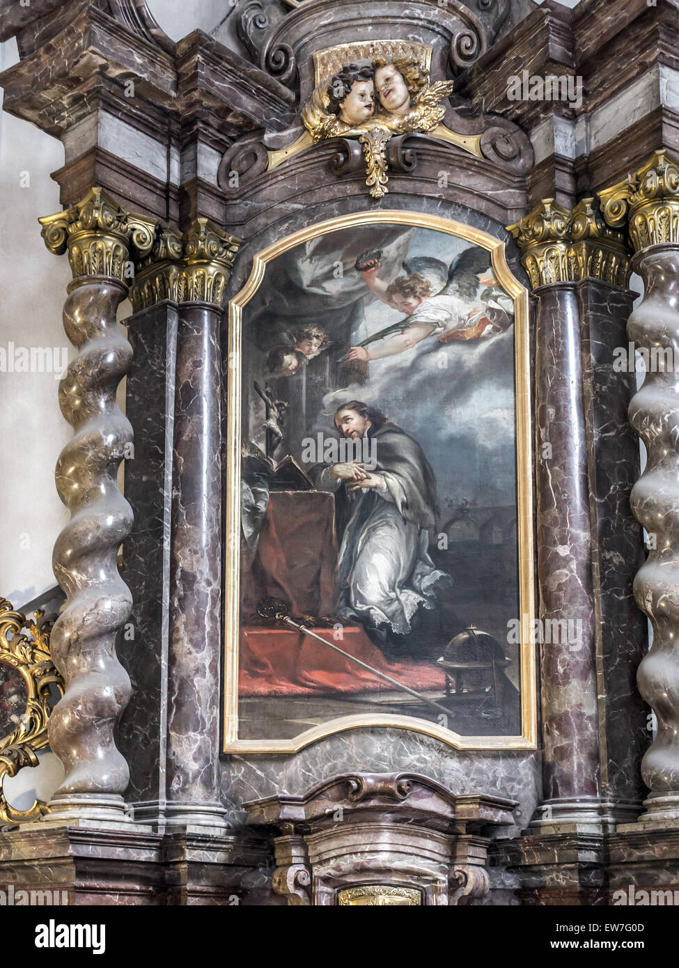 Innenraum der romanischen Basilika St. Georg in Prag, Teil der Pragerburg, Tschechische Republik Stockfoto