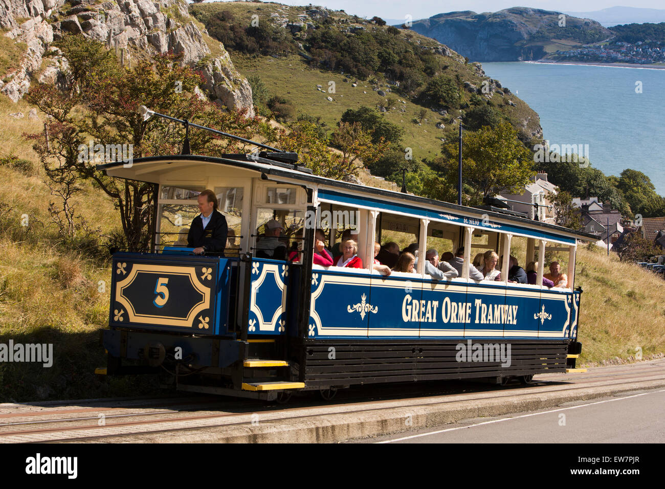 Großbritannien, Wales, Conwy, Llandudno, Ty Gwyn Road, Great Orme Straßenbahn Straßenbahn steilen Hügel klettern Stockfoto