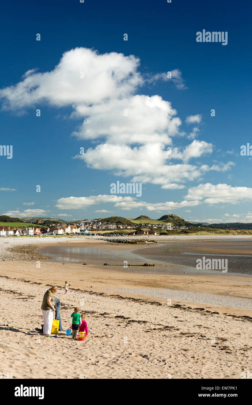 Großbritannien, Wales, Conwy, Llandudno, Westufer, Familie am Strand Stockfoto