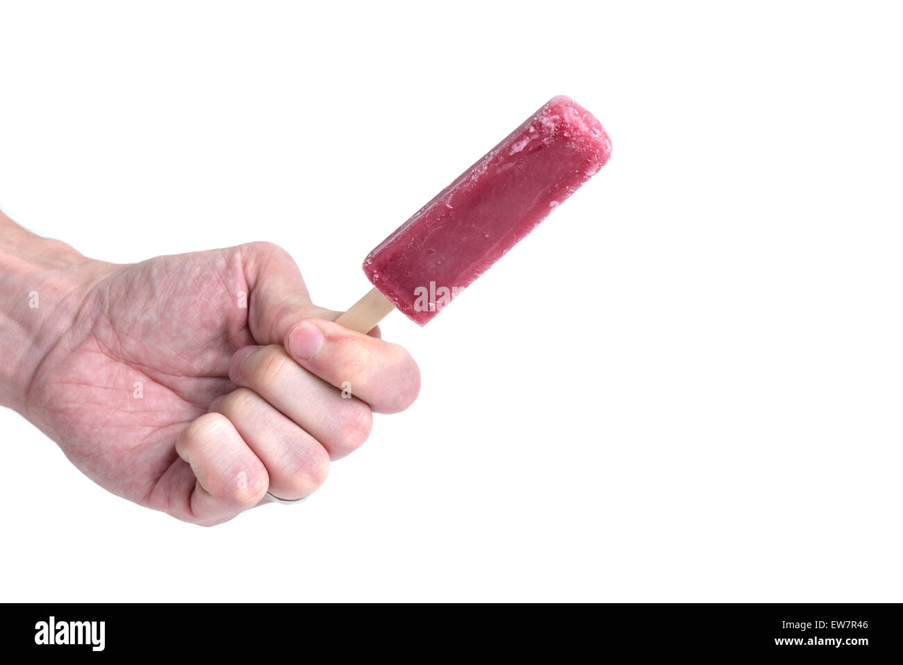 Die Hand eines Mannes halten eine Traube Eis pop auf einem weißen Hintergrund. Stockfoto