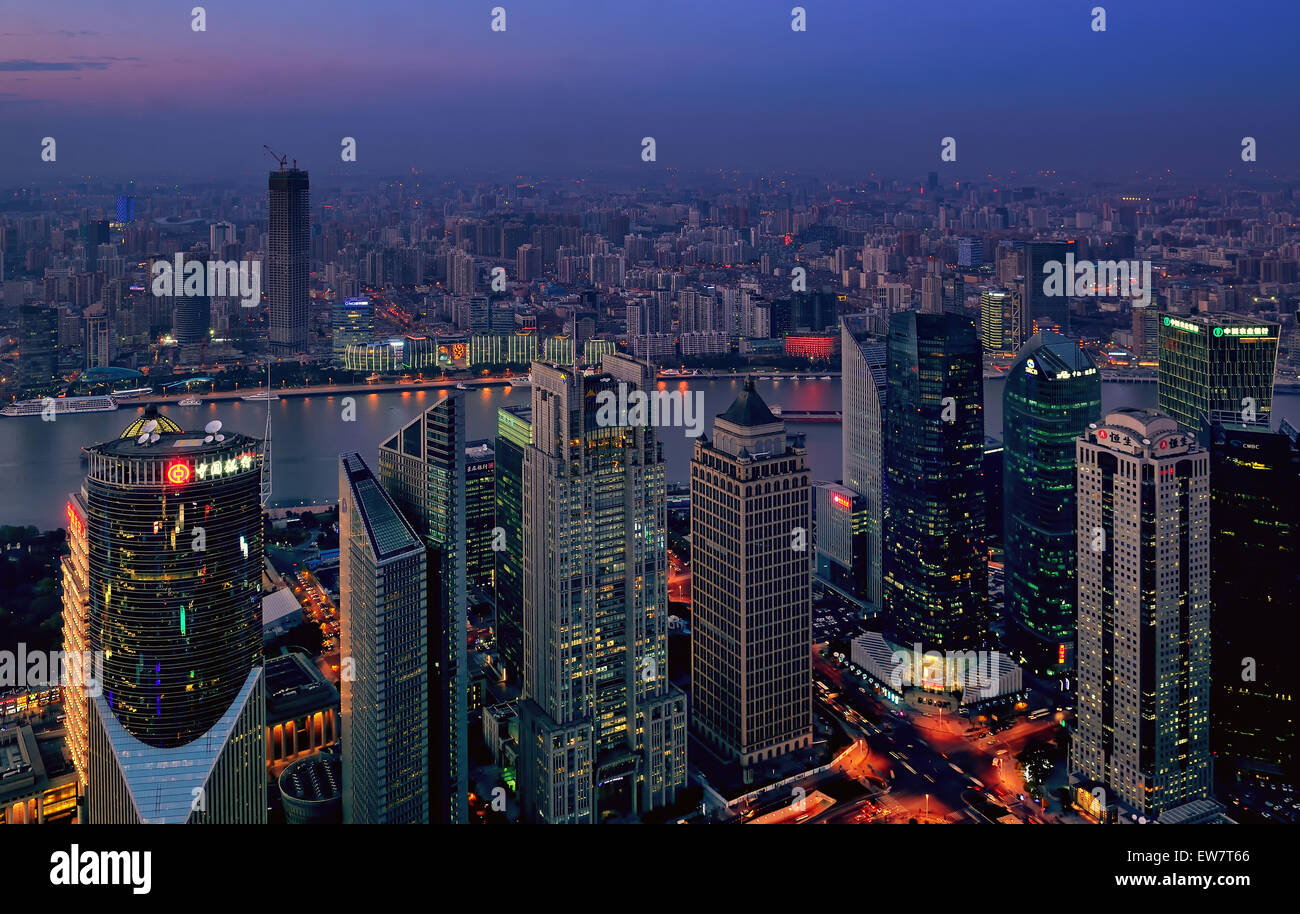 Shanghai Skyline bei Nacht, China Stockfoto