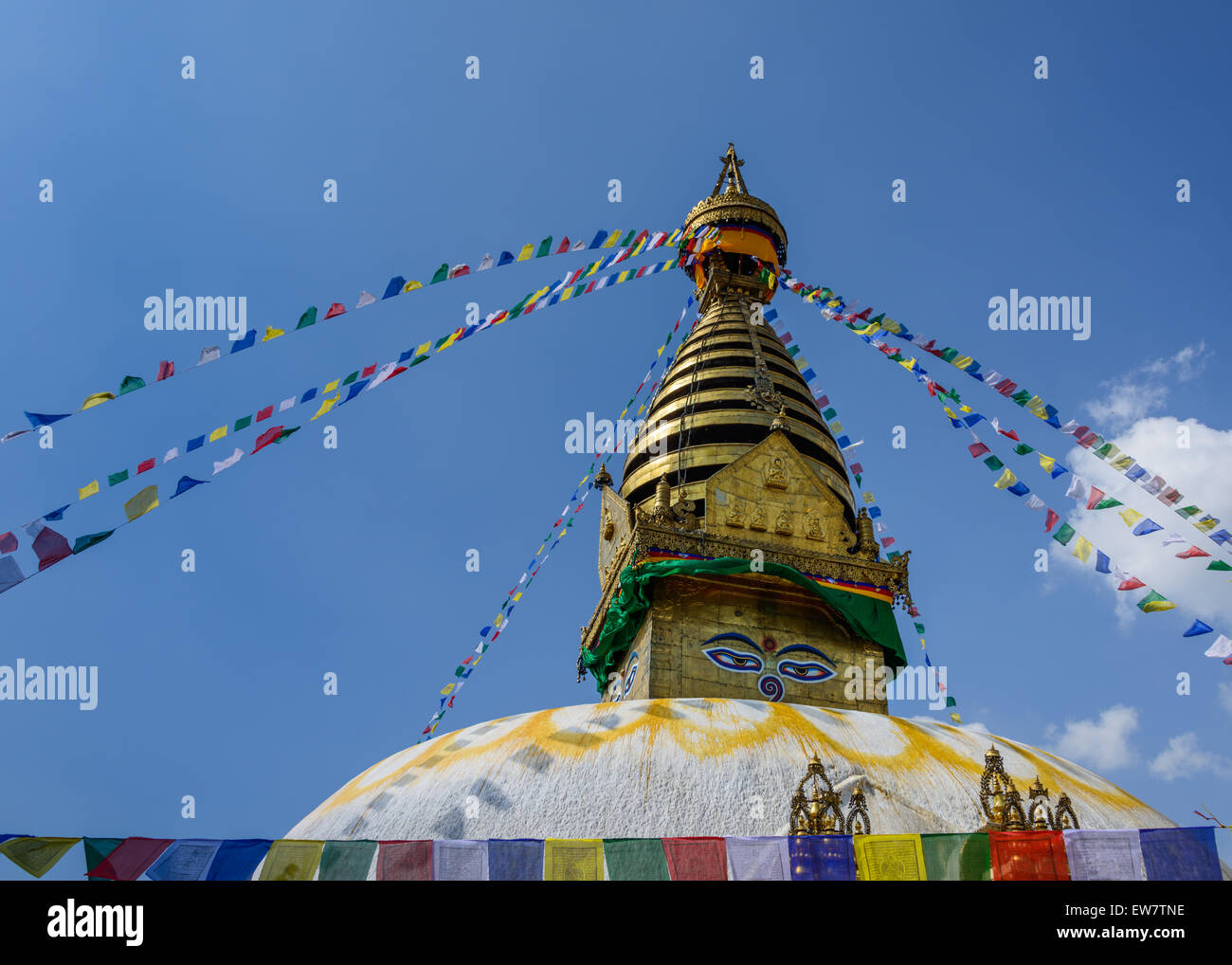 Bodnath Stupa geschmückt mit Fahnen, Kathmandu, Nepal Stockfoto