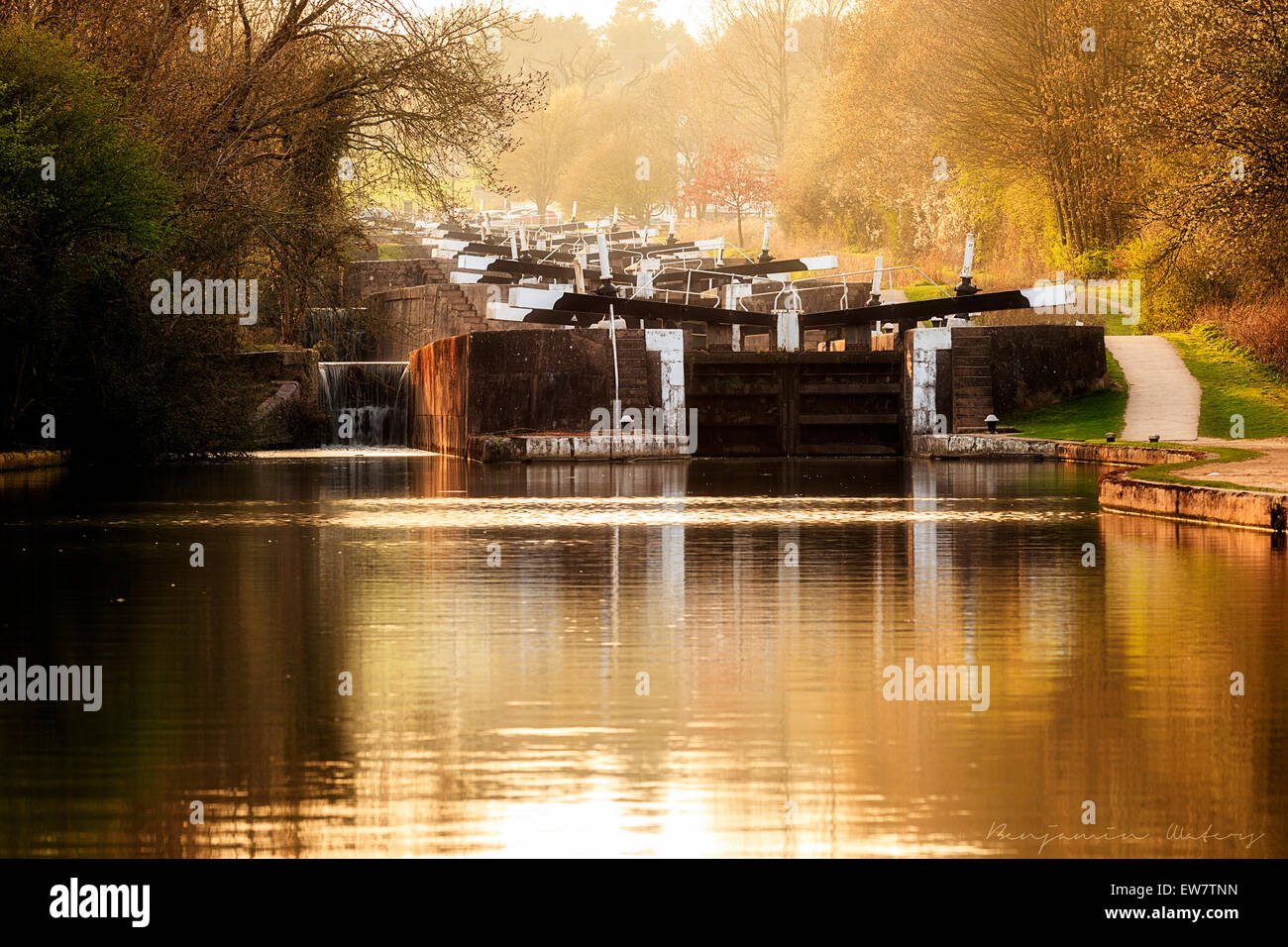 Hatton schließt bei Sonnenuntergang am Grand Union Canal, Warwickshire, England, Großbritannien Stockfoto