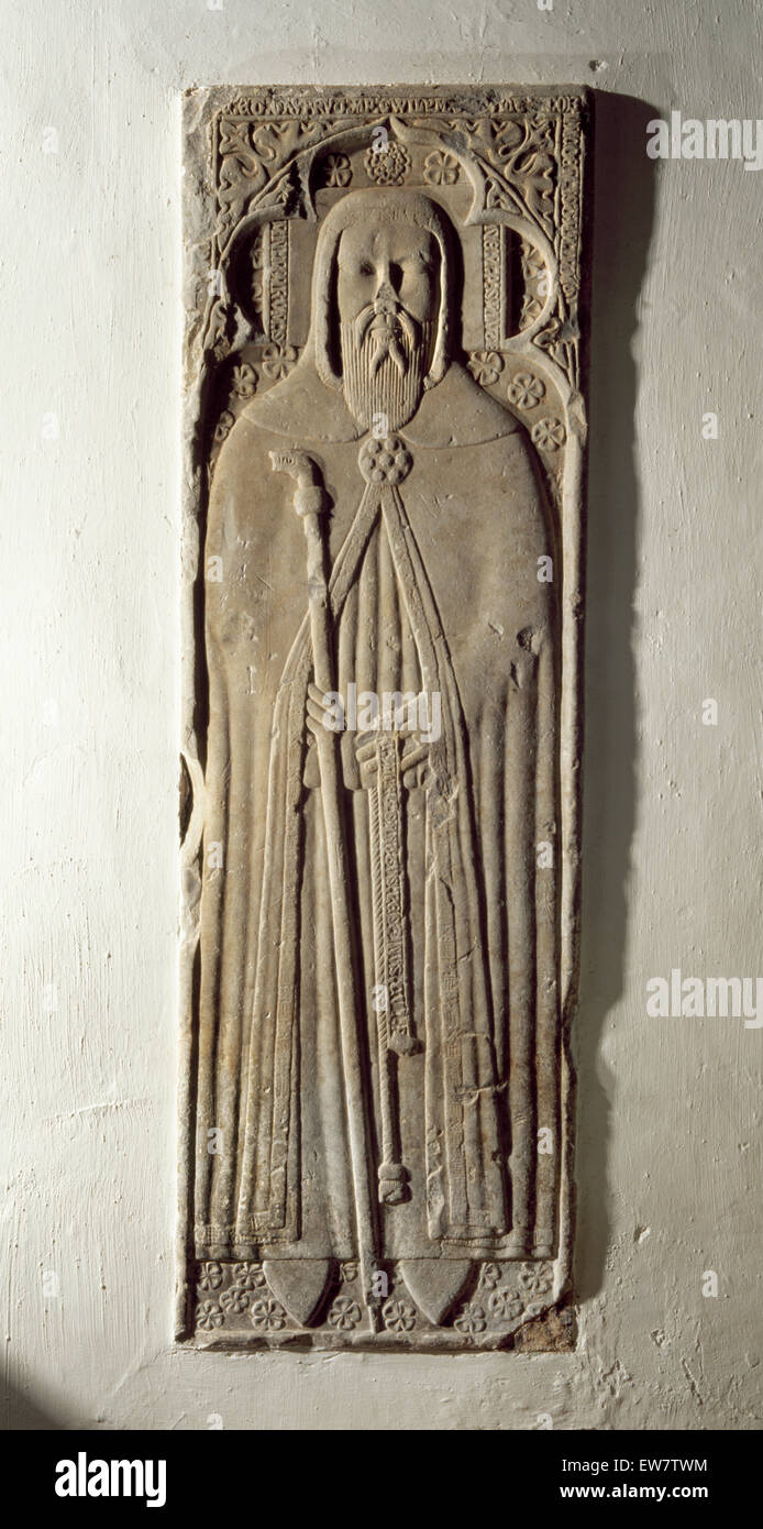 C14th Flintshire Sandstein Denkmal Platte in Llaniestyn ländliche Kirche, Anglesey, Darstellung C6th Schutzpatron Iestyn gekleidet wie ein Einsiedler. Stockfoto