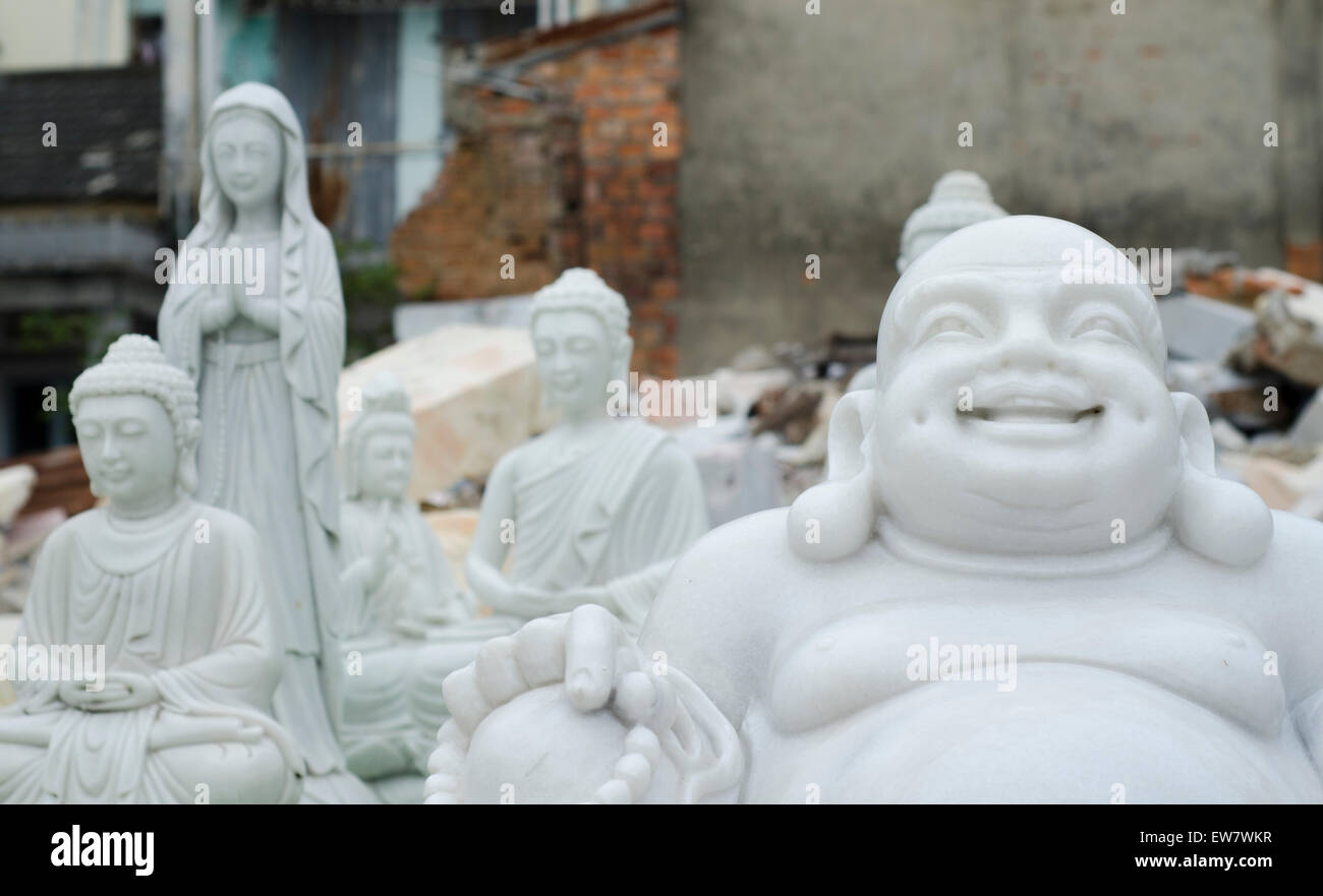 Buddha-Statue aus weißem Marmor aus Marmor Berg in Da Nang Vietnam hergestellt. Stockfoto