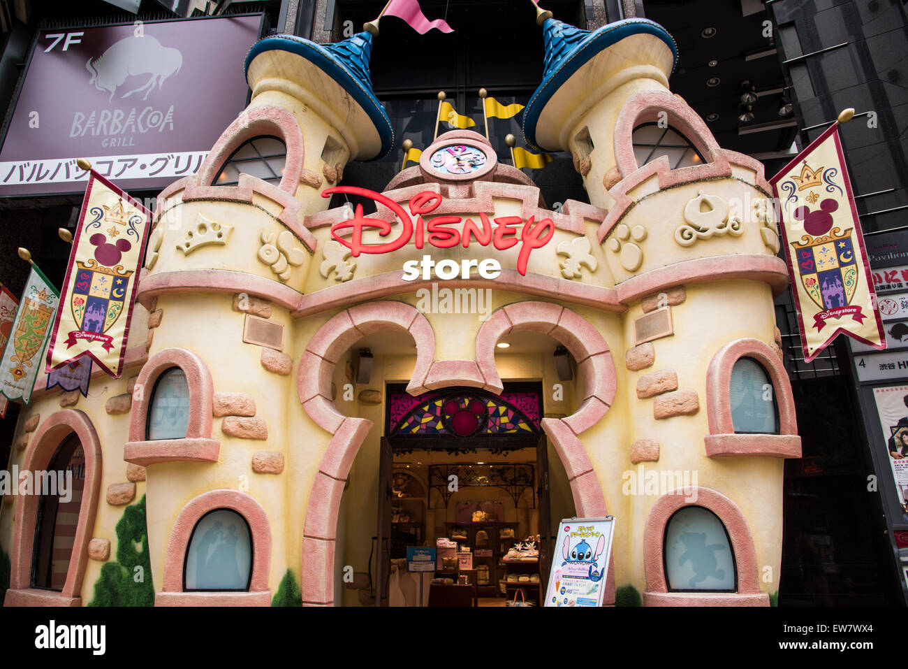 Außenseite der Disney Store, Shibuya-Ku, Tokyo, Japan Stockfoto