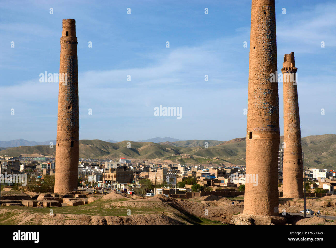 Drei hohe Minarette, einst Teil der Madrassa, die durch die letzte der timuridischen Herrscher, im 15. Jahrhundert erbaute Turm über eine Stockfoto