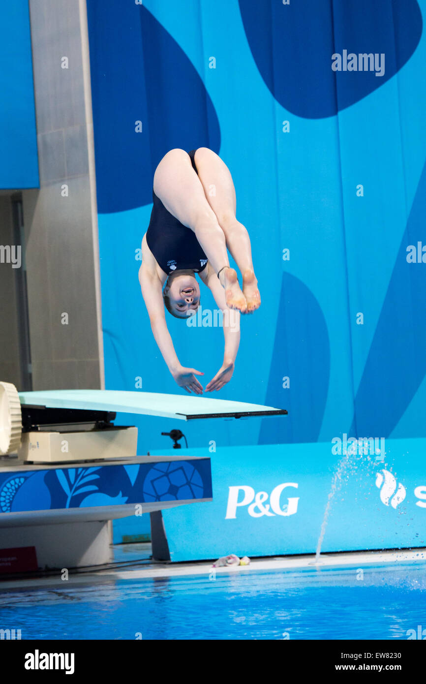 Baku Aserbaidschan. 19. Juni 2015. Baku 2015 Europäische Spiele: Tauchen - Frauen 1m-Sprungbrett.  Katherine Torrance (Großbritannien) fertige Übungen mit insgesamt 379.35 Punkten und Rang 8 Credit: Elmar Mustafayev/Alamy Live News Stockfoto