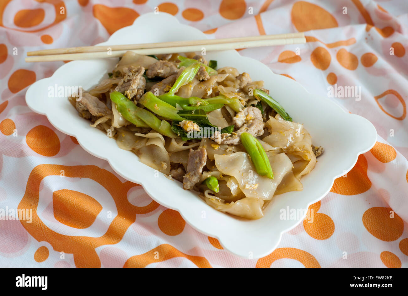 Gebratenes Reisnudeln mit Schweinefleisch, Thai-Stil Stockfoto