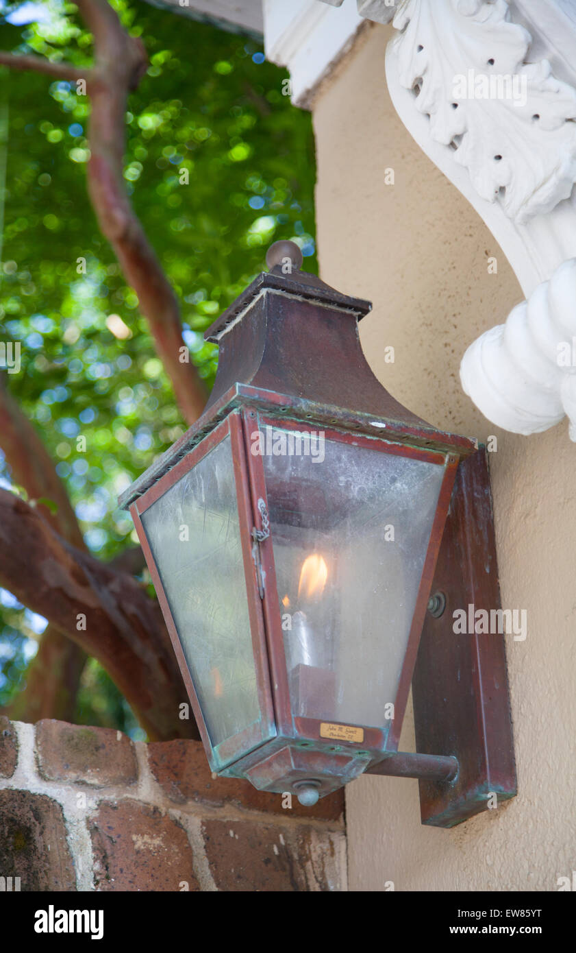 Alte historische Gaslampe in Charleston, South Carolina, Vereinigte Staaten Stockfoto