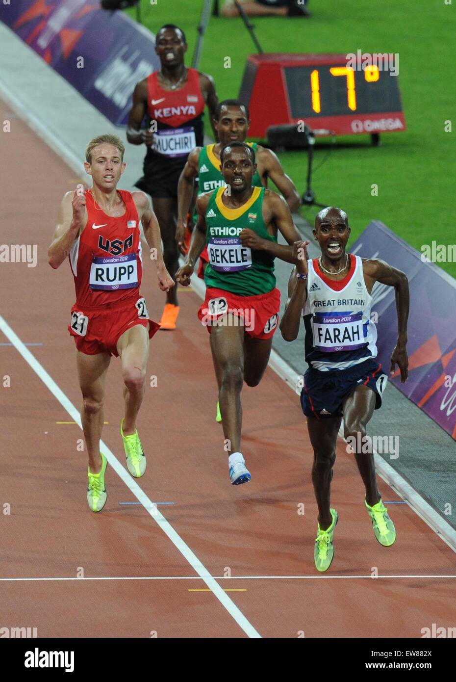 Mo Farah gewinnt die 10000m von Galen Rupp und Kenenissa Bekele auf Super Samstag bei den Olympischen Spielen in London 2012 Credit Spiele: Martin Bateman/Alamy Live News Stockfoto