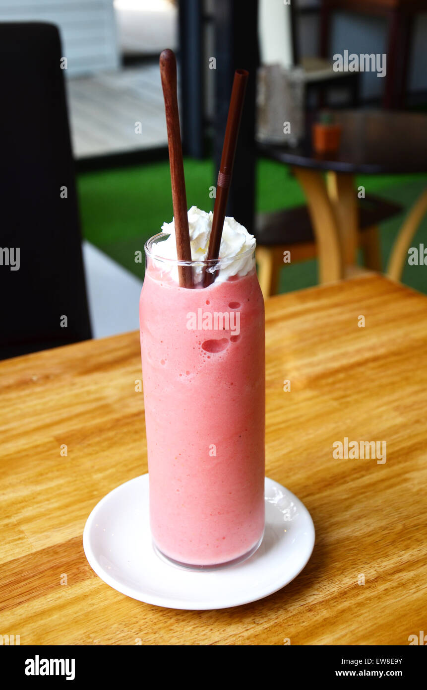 Erdbeere mit Banane Smoothies Stockfoto