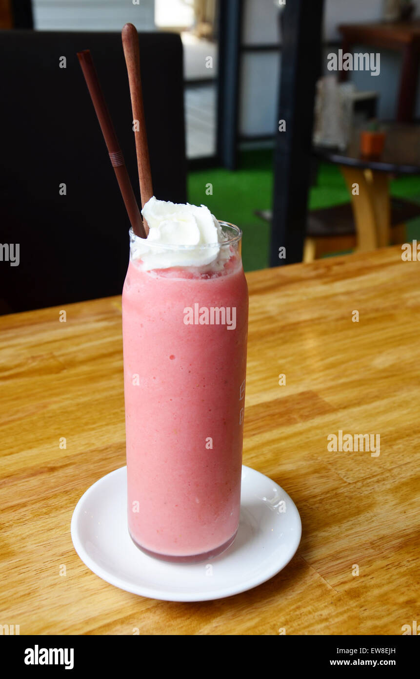 Erdbeere mit Banane Smoothies Stockfoto
