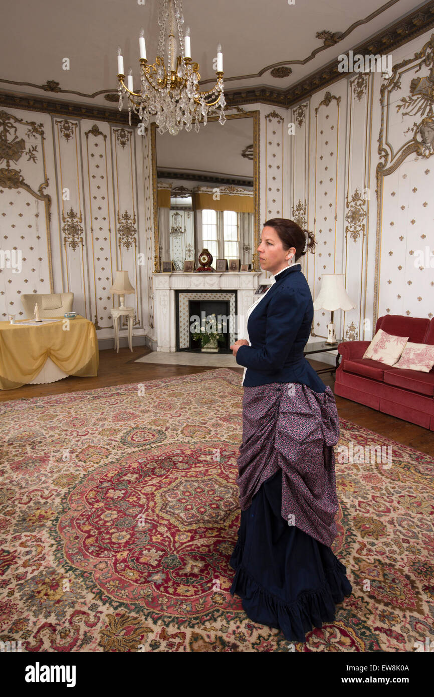 Irland, Co. Wexford, Ballyedmond, Brunnen Haus, Louise Cullen als Lady Frances in Versailles-Zimmer Stockfoto