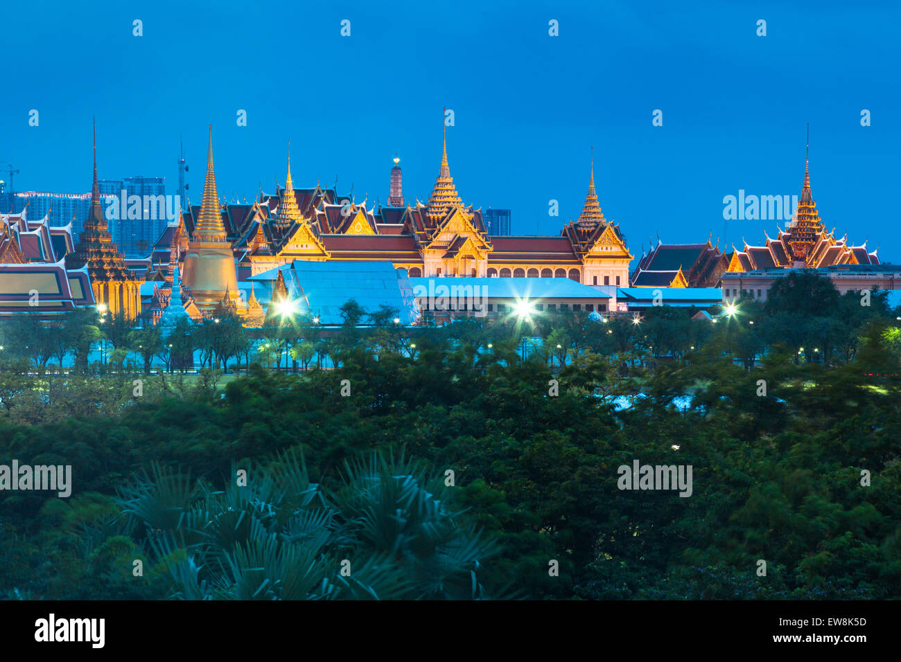 Grand Palace in Bangkok Innenstadt in der Nacht, Thailand. Stockfoto