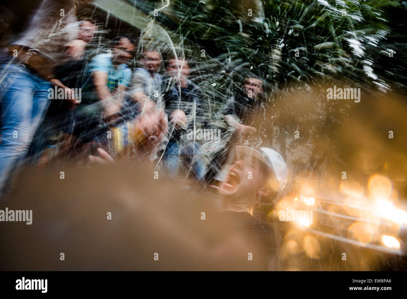 Moskau, Russland. 19. Juni 2015. Studenten der technischen Universität Bauman Moskau Zustand feiern Diplom der Hochschulbildung in der Nähe des Campus in Moskau, Russland Stockfoto