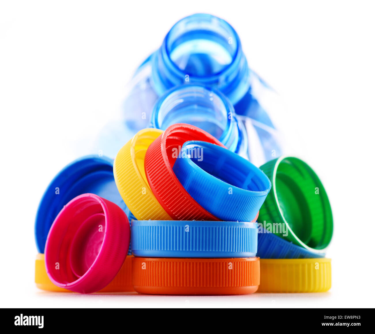 Komposition mit Kunststoff-Flaschen und Verschlüsse. Stockfoto