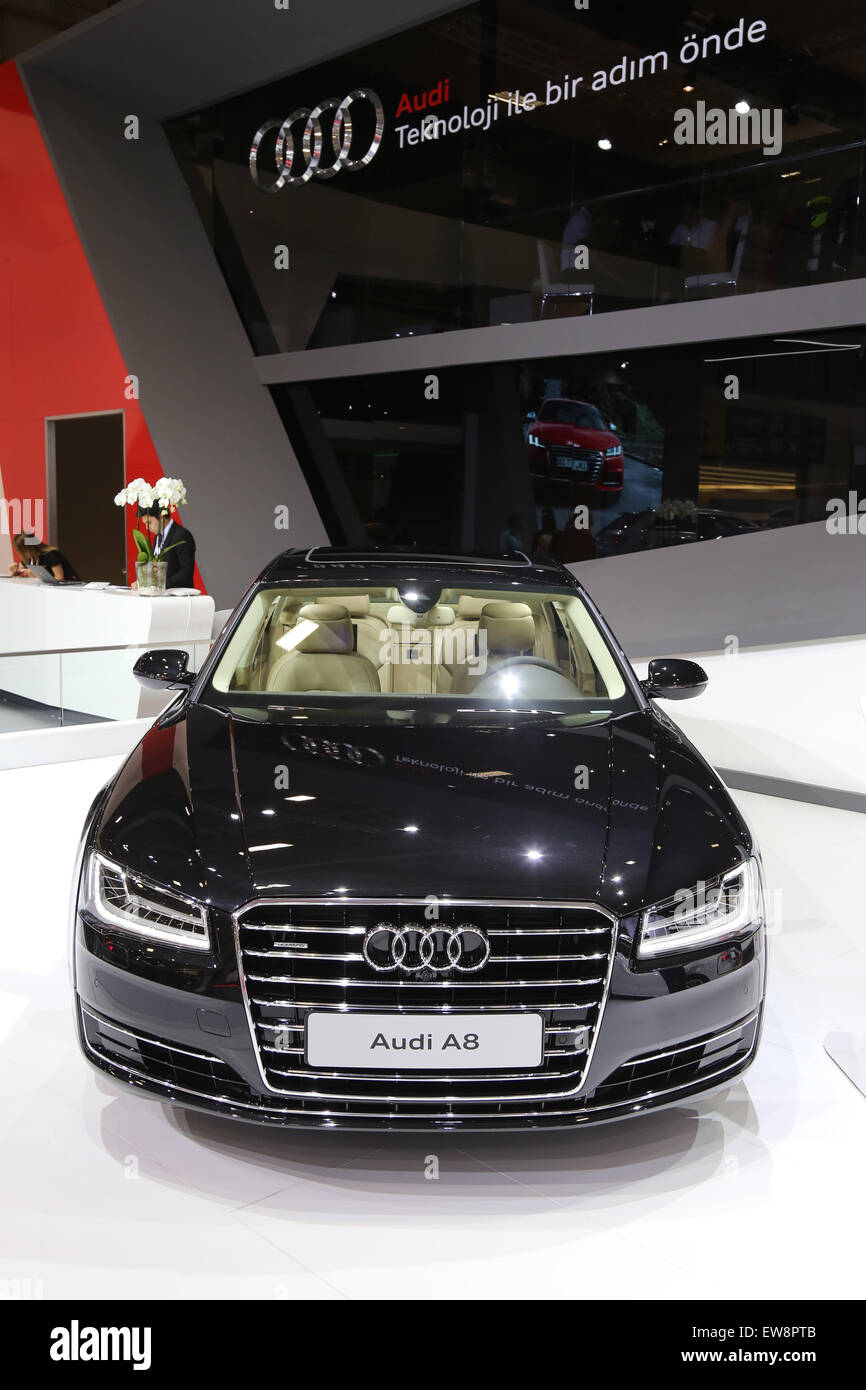 ISTANBUL, Türkei - 30. Mai 2015: Audi A8 in Istanbul Autoshow 2015 Stockfoto