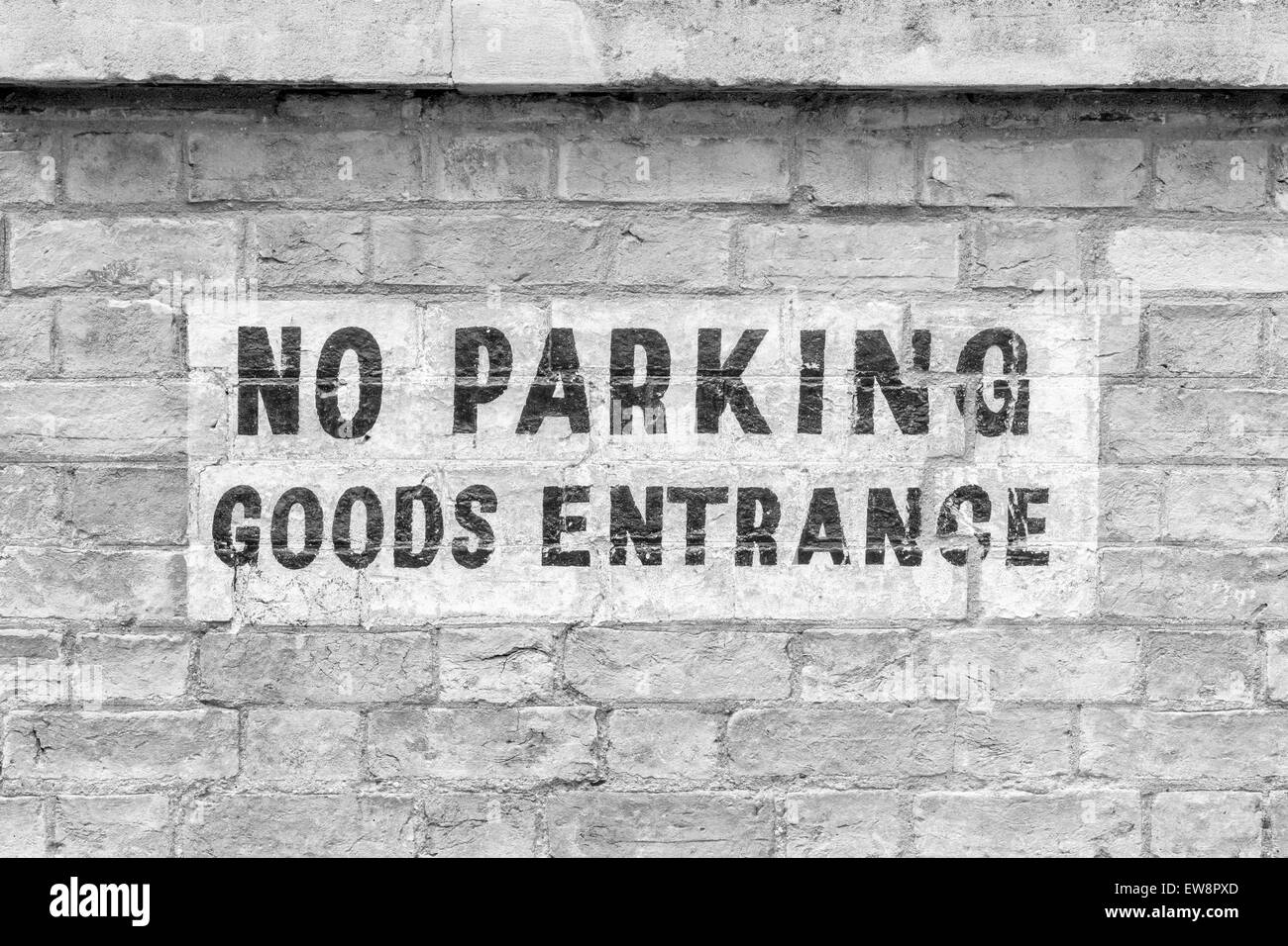 Graffiti "No Parking waren Eingang' auf eine Wand wie gemalt Stockfoto