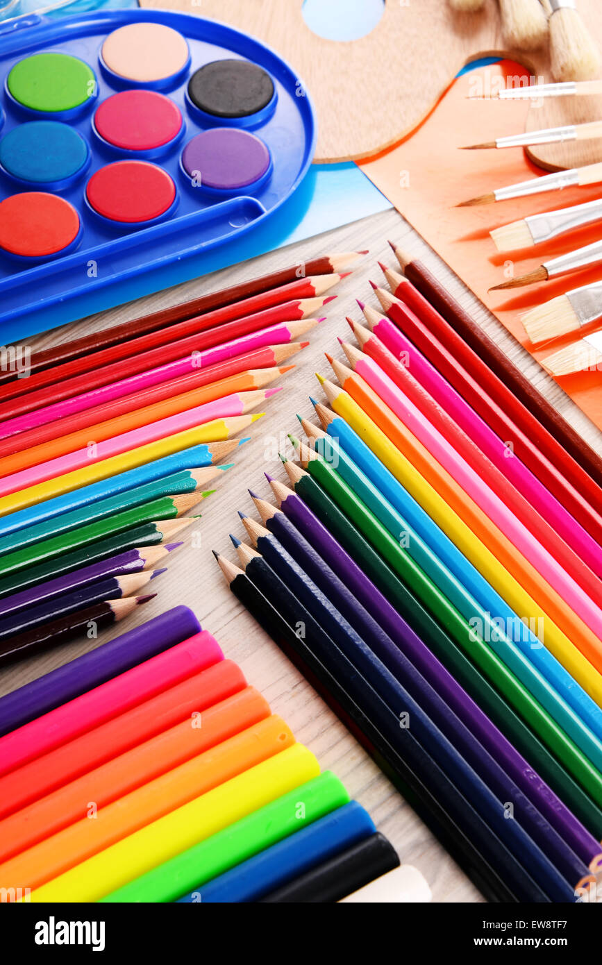 Komposition mit Schule Zubehör zum Malen und zeichnen. Stockfoto