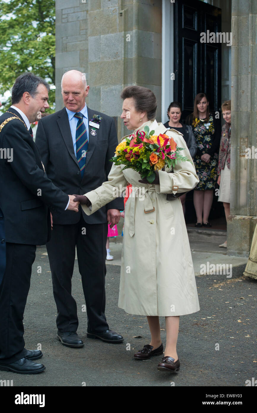 Das Royal Highland Centre, Ingliston, Newbridge, Midlothian, UK.19th Juni 2015. Die Princess Royal, Ehrenmitglied der Royal Highland und Landwirtschafts-Gesellschaft von Schottland, Besuch der Royal Highland Show, Schottland. Bildnachweis: Karen Appleyard/Alamy Live-Nachrichten Stockfoto