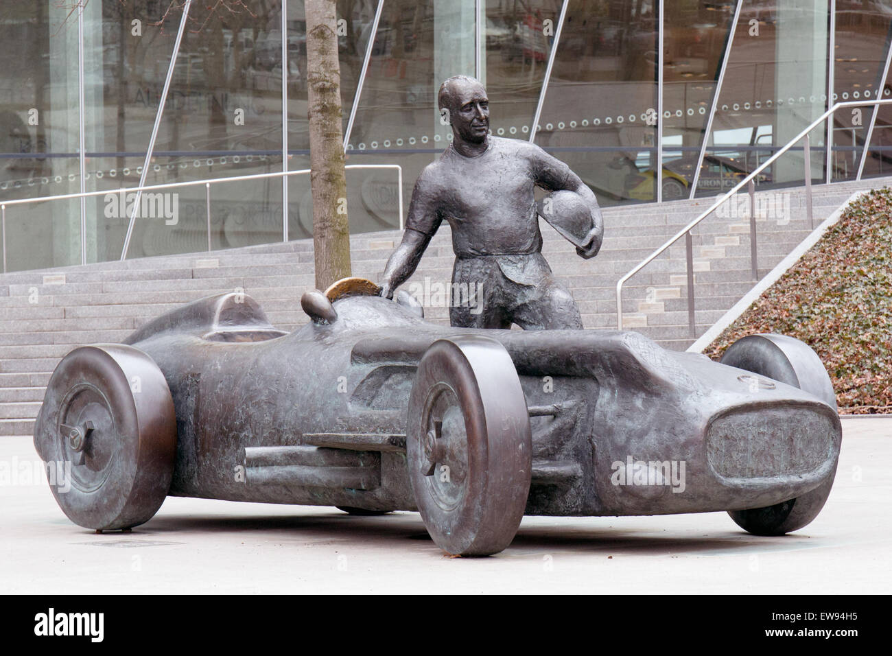 Fangio Statue Mercedes-Benz Museum Stockfoto