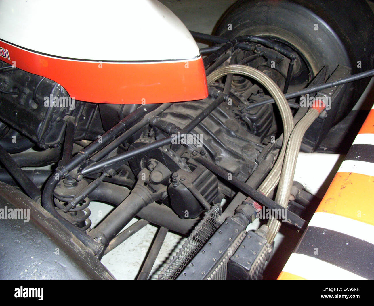 Die Rückansicht des McLaren M23 unterstreicht sein Vintage-Design und seine Technik, die McLaren in den 1970er Jahren mehrere Formel-1-Rennen gewann Stockfoto
