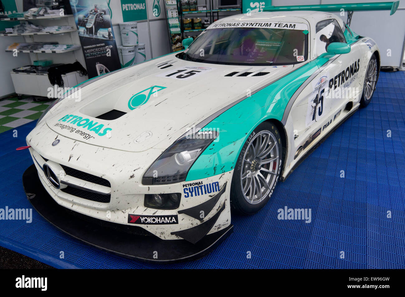 Der Mercedes-Benz SLS AMG-GT3 trat 2011 beim 300 km langen Langstreckenrennen Super Taikyu Suzuka an. Stockfoto